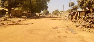 Des troncs d’arbres et dos d’âne pour réduire les excès de vitesse des motocyclistes à Tengrela